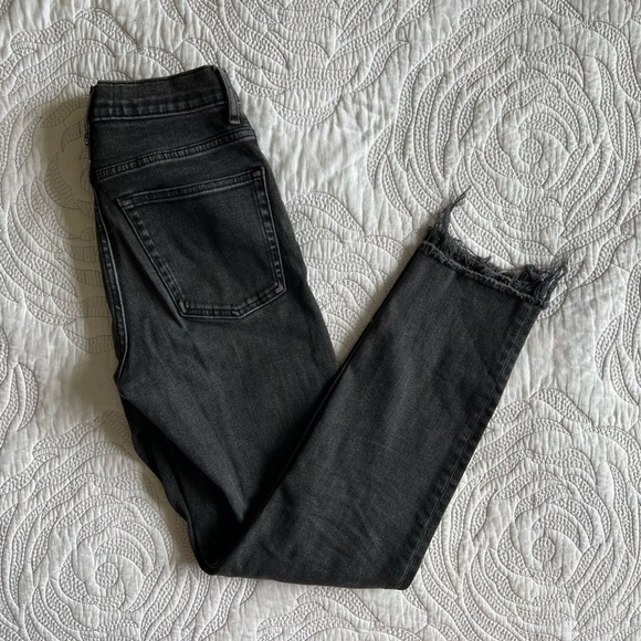 Everlane - The Cheeky Jean - High Rise - Washed Black - Picture 8 of 10